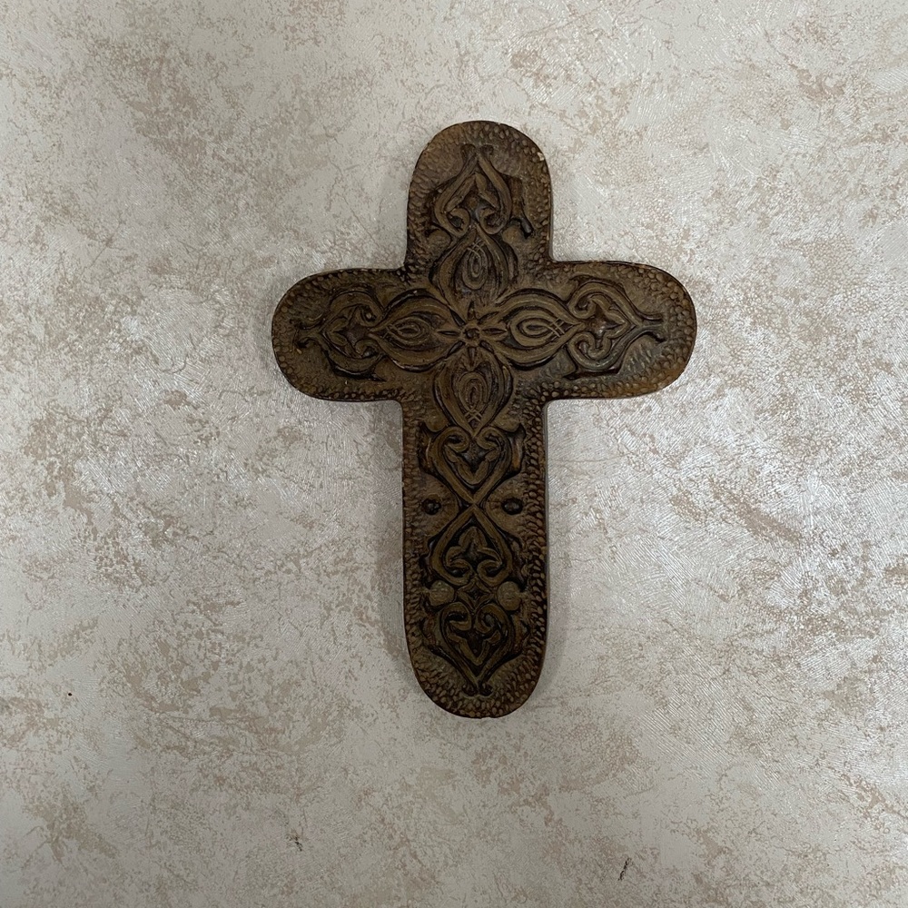 Elements Resin Cross Brown